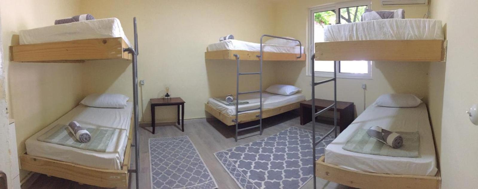 Zig Zag Hostel Tirana Extérieur photo