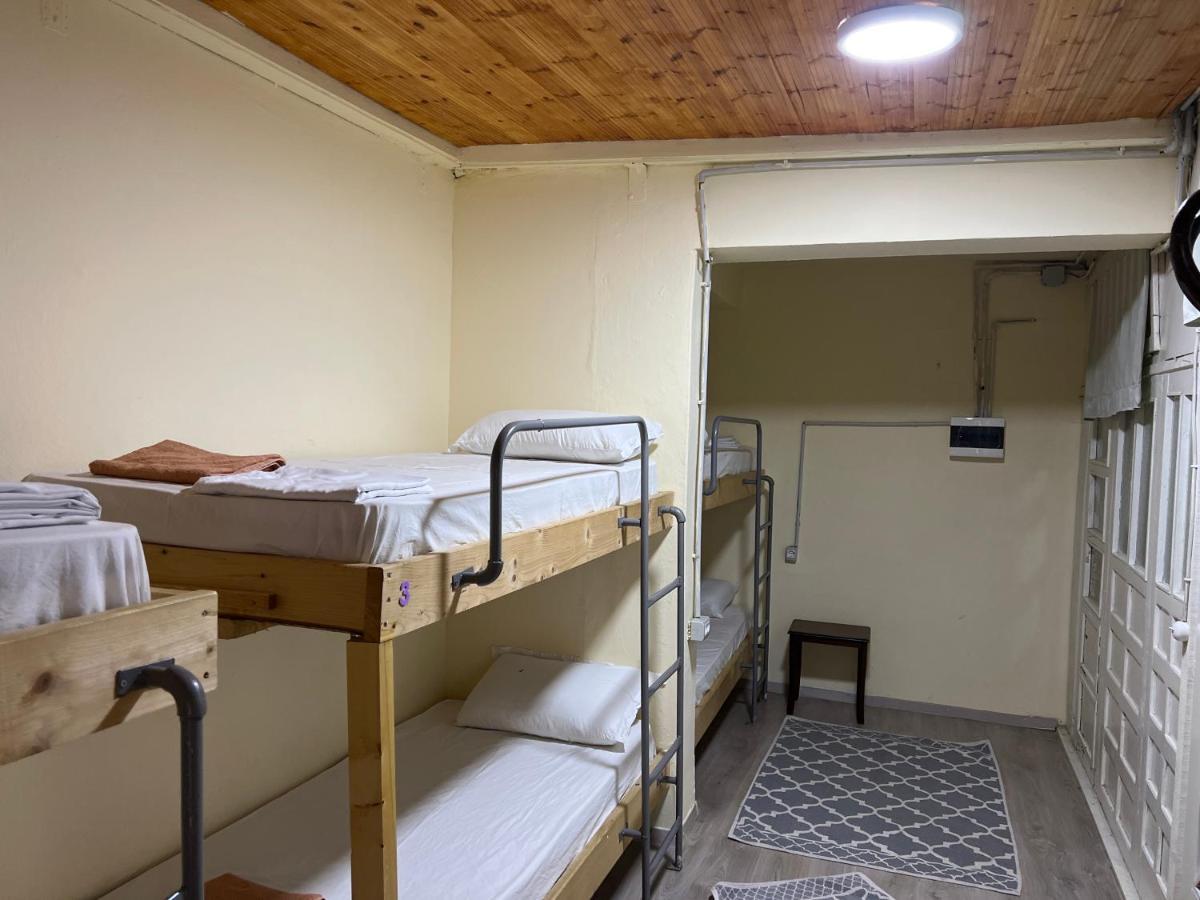 Zig Zag Hostel Tirana Extérieur photo