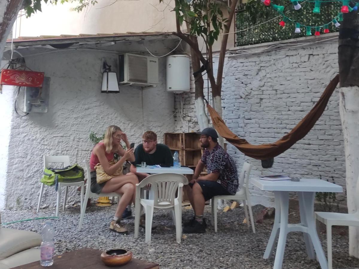 Zig Zag Hostel Tirana Extérieur photo