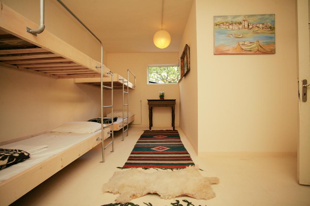 Zig Zag Hostel Tirana Extérieur photo