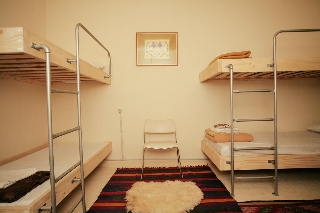 Zig Zag Hostel Tirana Extérieur photo