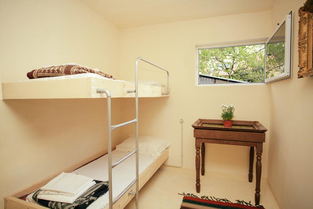 Zig Zag Hostel Tirana Extérieur photo