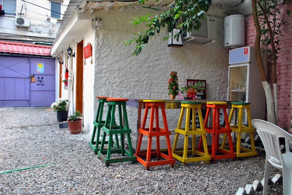Zig Zag Hostel Tirana Extérieur photo